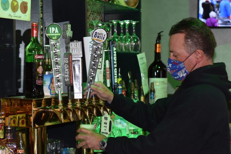 Extra hours for bars, restaurants draws mixed reviews